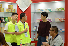 2018中國(guó)藥品保健品交易會(huì)，光明醫(yī)藥展區(qū)客戶(hù)絡(luò)繹不絕