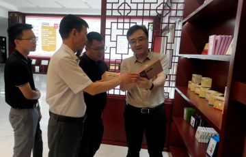 濟(jì)源市科學(xué)院組織廣東藥科大學(xué)肖雪教授到河南光明醫(yī)藥科技有限公司對(duì)接交流